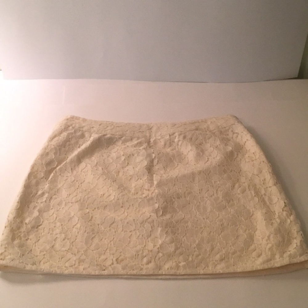 GAP FULLY LINED LACE MINI SKIRT, SIZE 2, PALE YELLOW